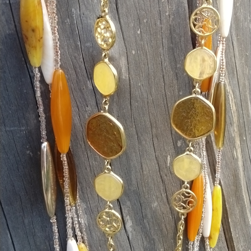 Vintage Sarah Coventry retro and beaded necklace set.